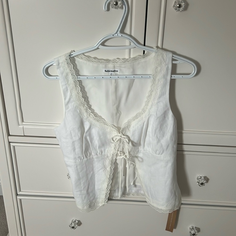 Brand new never worn. Lace trim linen tank by Reformation.